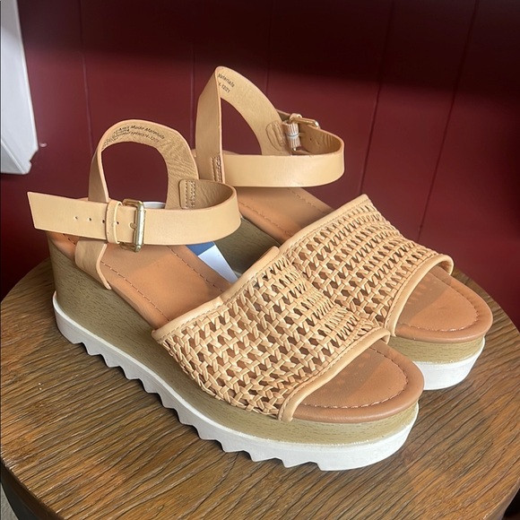 Universal Thread Shoes - Universal Thread Tan and White Wedge Sandals